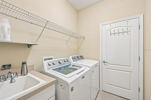 11718 FOREST PARK CIRCLE, Bradenton, FL 34211