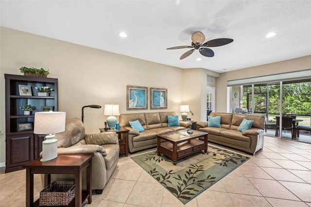 11718 FOREST PARK CIRCLE, Bradenton, FL 34211