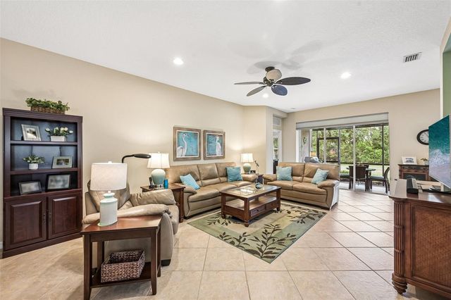 11718 FOREST PARK CIRCLE, Bradenton, FL 34211