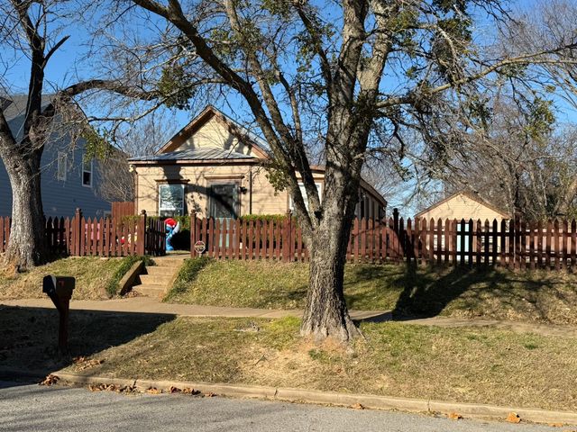 715 W Munson Street, Denison, TX 75020