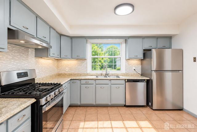 287 E Smith Street, Woodbridge Proper, NJ 07095