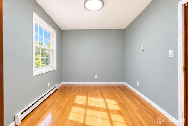 287 E Smith Street, Woodbridge Proper, NJ 07095