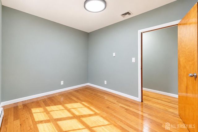 287 E Smith Street, Woodbridge Proper, NJ 07095