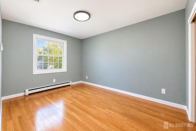 287 E Smith Street, Woodbridge Proper, NJ 07095