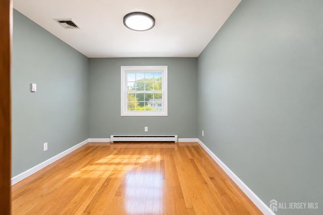 287 E Smith Street, Woodbridge Proper, NJ 07095