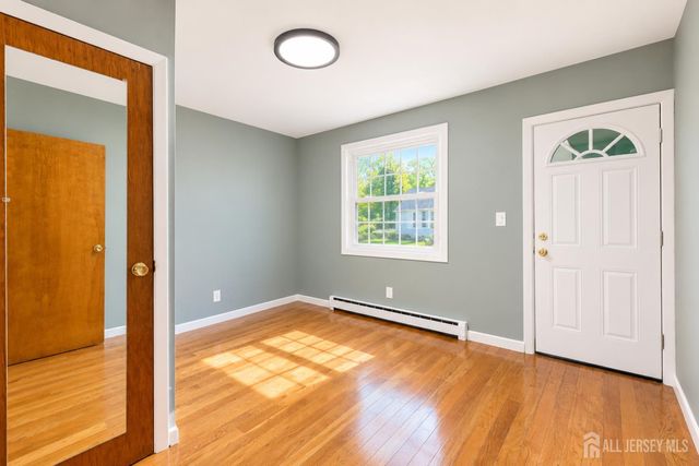 287 E Smith Street, Woodbridge Proper, NJ 07095