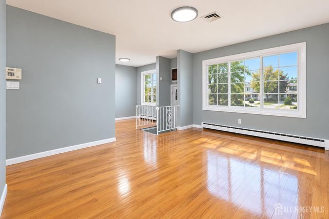 287 E Smith Street, Woodbridge Proper, NJ 07095