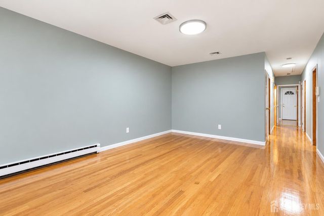 287 E Smith Street, Woodbridge Proper, NJ 07095