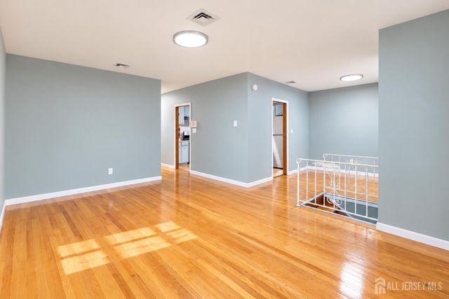 287 E Smith Street, Woodbridge Proper, NJ 07095