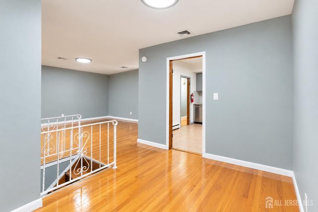 287 E Smith Street, Woodbridge Proper, NJ 07095