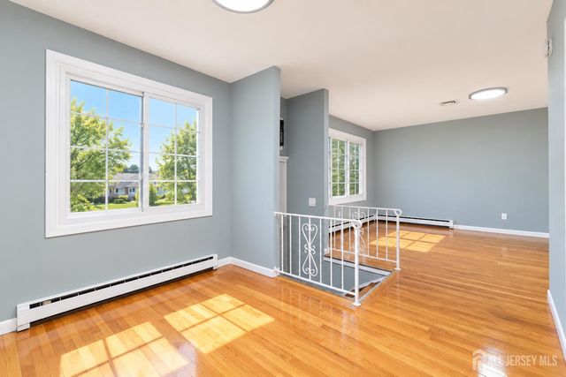 287 E Smith Street, Woodbridge Proper, NJ 07095