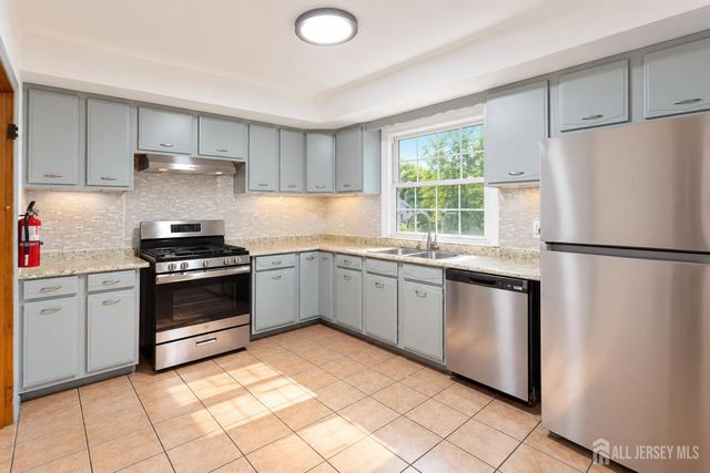287 E Smith Street, Woodbridge Proper, NJ 07095