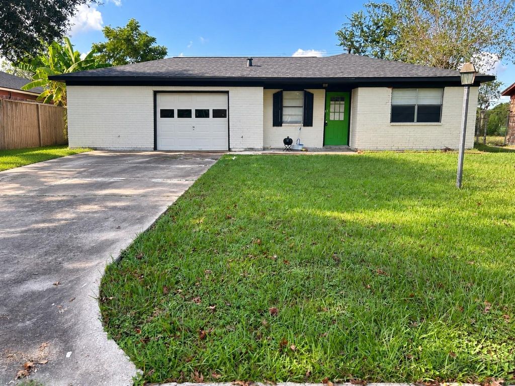 604 Linda Lane, Alvin, TX 77511