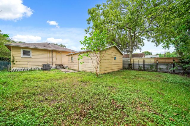 418 Spooner Street, Pasadena, TX 77506