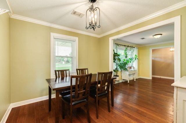 511 Edgewater Street, Clute, TX 77531