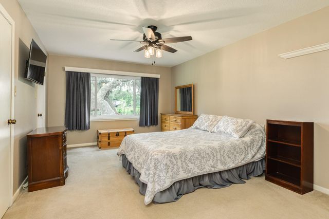 511 Edgewater Street, Clute, TX 77531