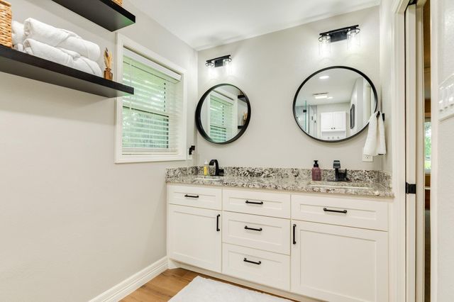 511 Edgewater Street, Clute, TX 77531