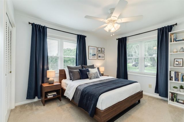 511 Edgewater Street, Clute, TX 77531