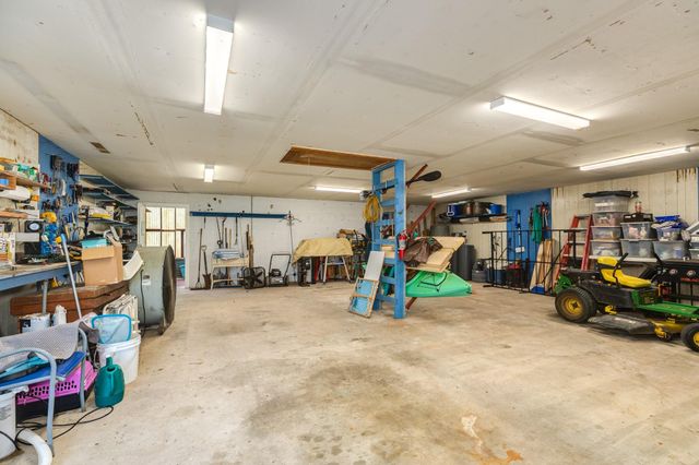 511 Edgewater Street, Clute, TX 77531