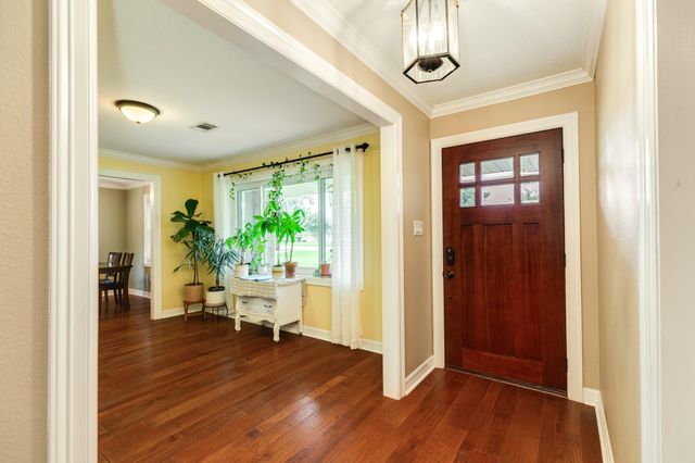511 Edgewater Street, Clute, TX 77531