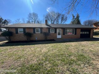 215 Pocahontas St, Newport, TN 37821