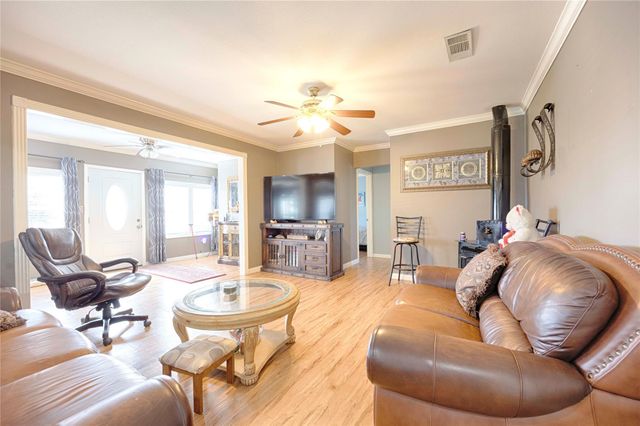 5135 W Us Highway 90, Schulenburg, TX 78956