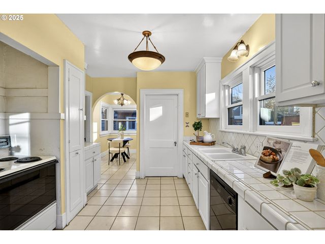 2614 Ne 42ND Ave, Portland, OR 97213