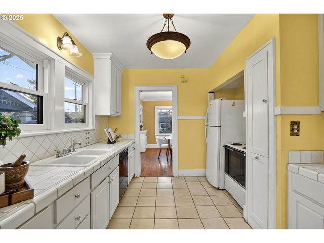 2614 Ne 42ND Ave, Portland, OR 97213