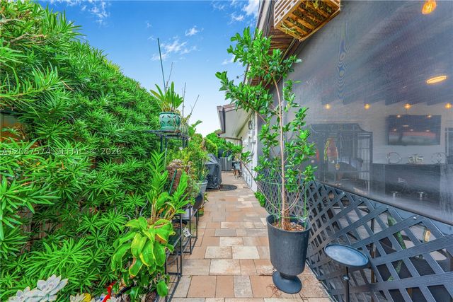 12311 SW 39th Ter, Miami, FL 33175