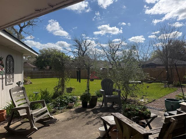 1027 Oleander Street, Lake Jackson, TX 77566