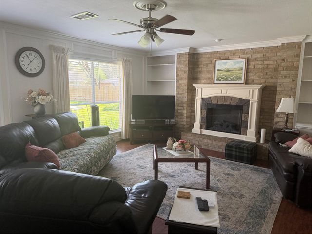 1027 Oleander Street, Lake Jackson, TX 77566