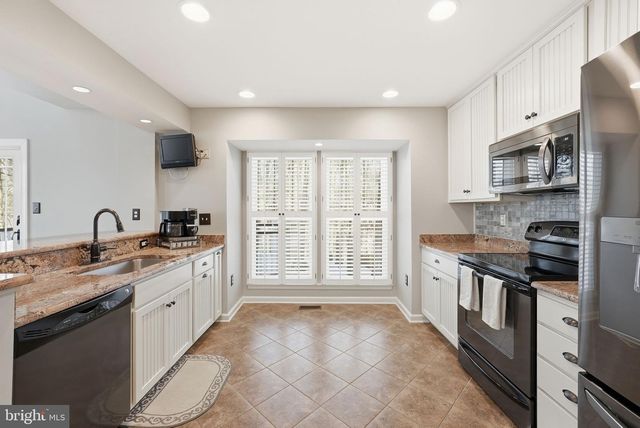 3094 FENNEGAN CT, Woodbridge, VA 22192