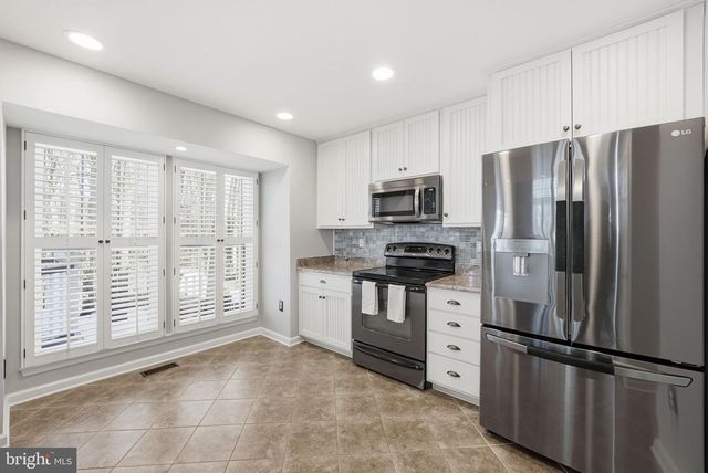 3094 FENNEGAN CT, Woodbridge, VA 22192