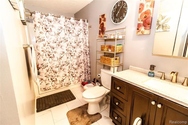 1872 Lonsberry Drive, Lapeer, MI 48446