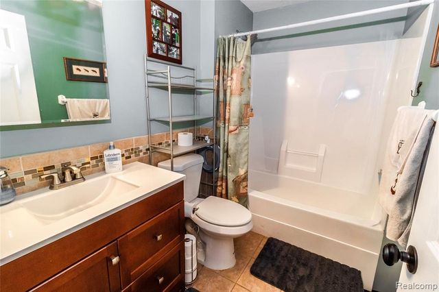 1872 Lonsberry Drive, Lapeer, MI 48446