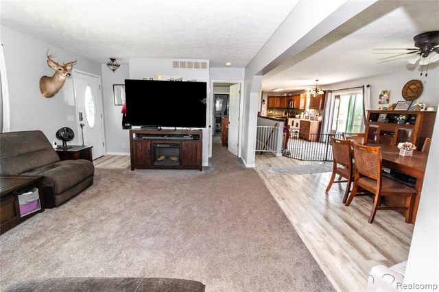 1872 Lonsberry Drive, Lapeer, MI 48446