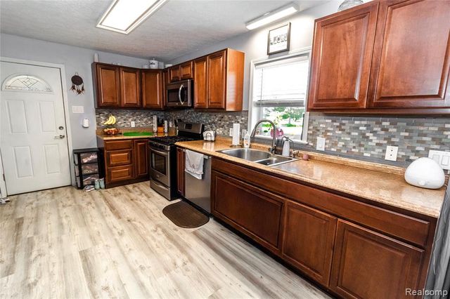 1872 Lonsberry Drive, Lapeer, MI 48446