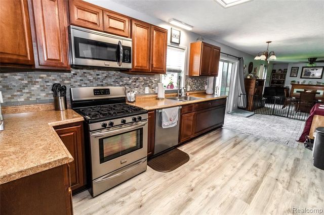 1872 Lonsberry Drive, Lapeer, MI 48446