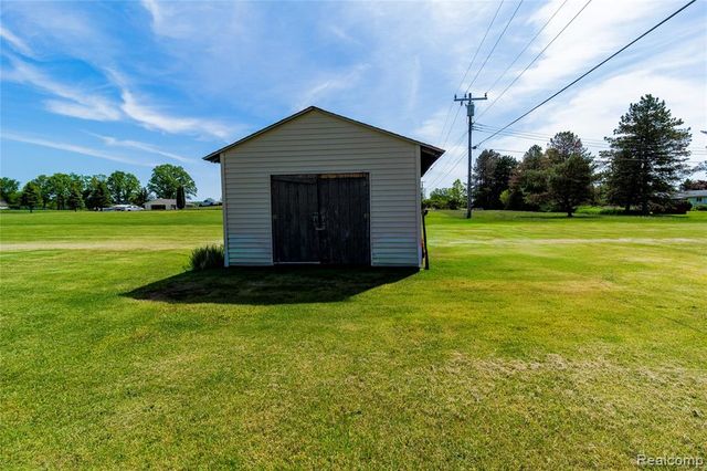 1872 Lonsberry Drive, Lapeer, MI 48446