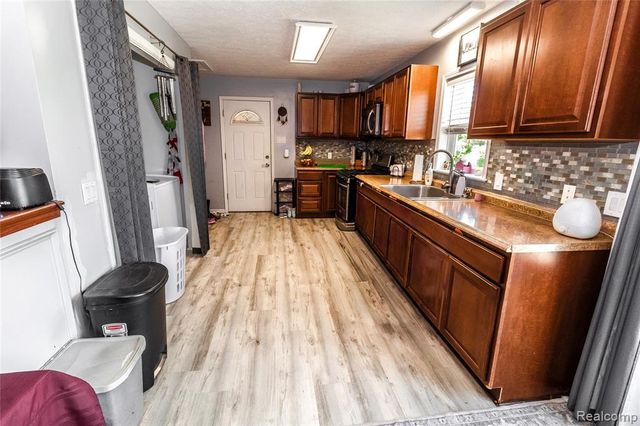 1872 Lonsberry Drive, Lapeer, MI 48446