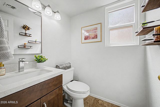 1238 W SEASHORE Drive, Gilbert, AZ 85233