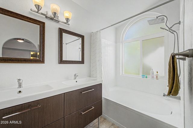 1238 W SEASHORE Drive, Gilbert, AZ 85233