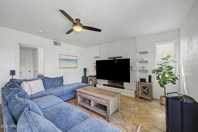 1238 W SEASHORE Drive, Gilbert, AZ 85233