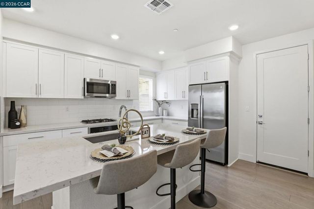 61101 Via Vicenza, San Ramon, CA 94583
