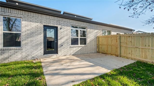 702 Sun Meadows Loop, Centerton, AR 72719