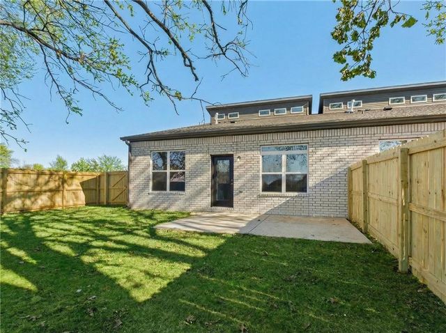 702 Sun Meadows Loop, Centerton, AR 72719
