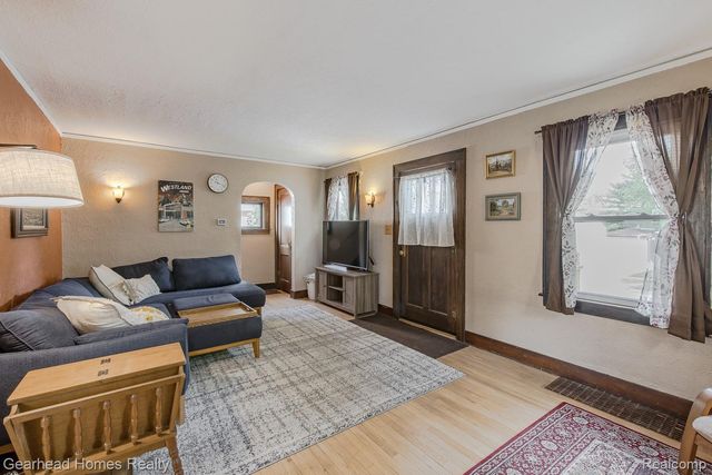 31437 Fairchild Street, Westland, MI 48186