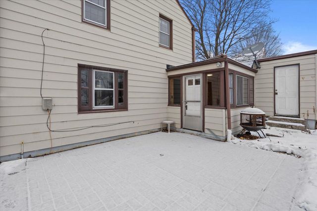 5596 Arrowwood STREET, Greendale, WI 53129