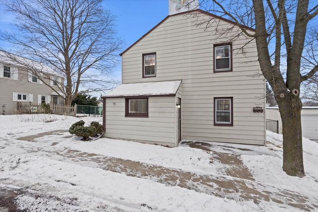 5596 Arrowwood STREET, Greendale, WI 53129