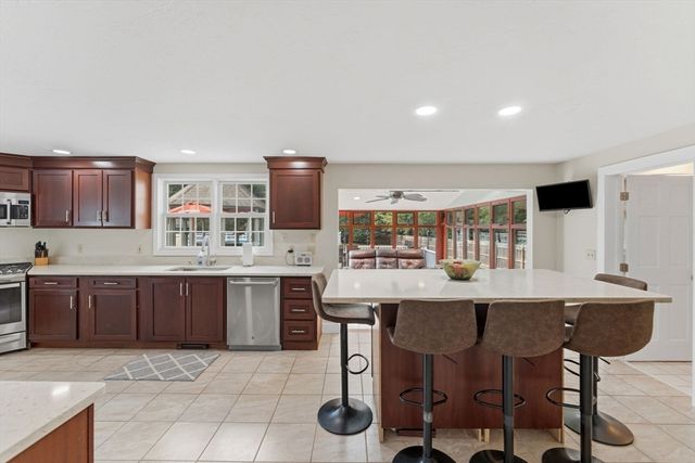 536 Plymouth St, Middleboro, MA 02346